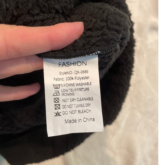 FASHION CLOTHING Women's Faux Shearling & Nylon Vest Large Black/White NEW - Picture 8 of 8